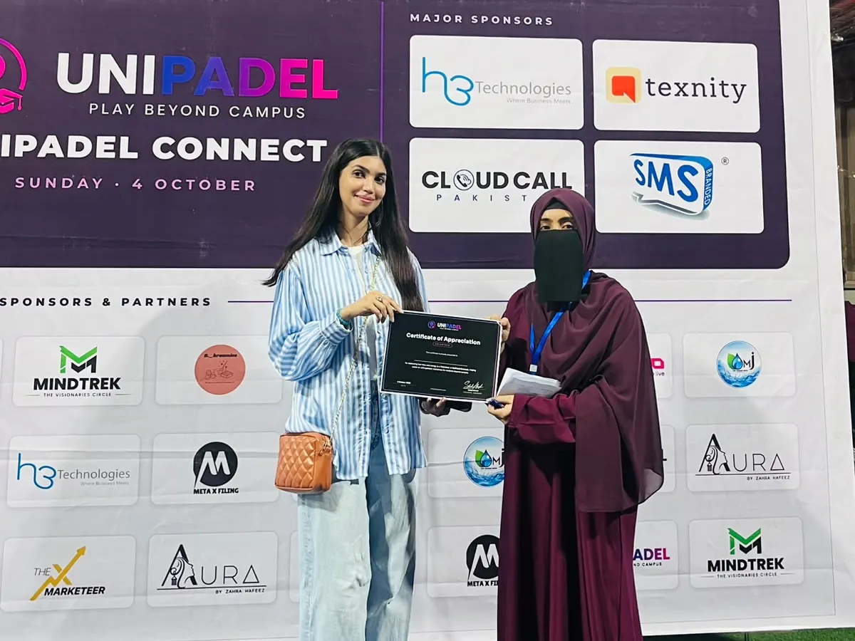 UniPadel outreach head giving a certificate of appreciation